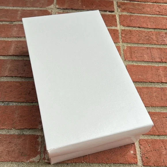 ULINE 5-Pack of Women’s White Shoe Boxes - Picture 2 of 11